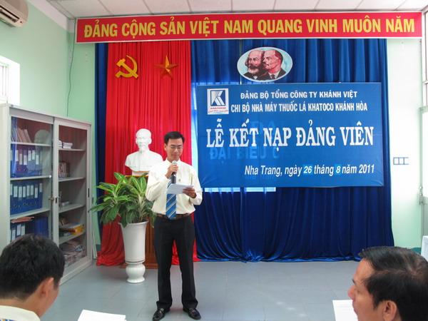 Đảng viên mới đọc đơn xin vào Đảng